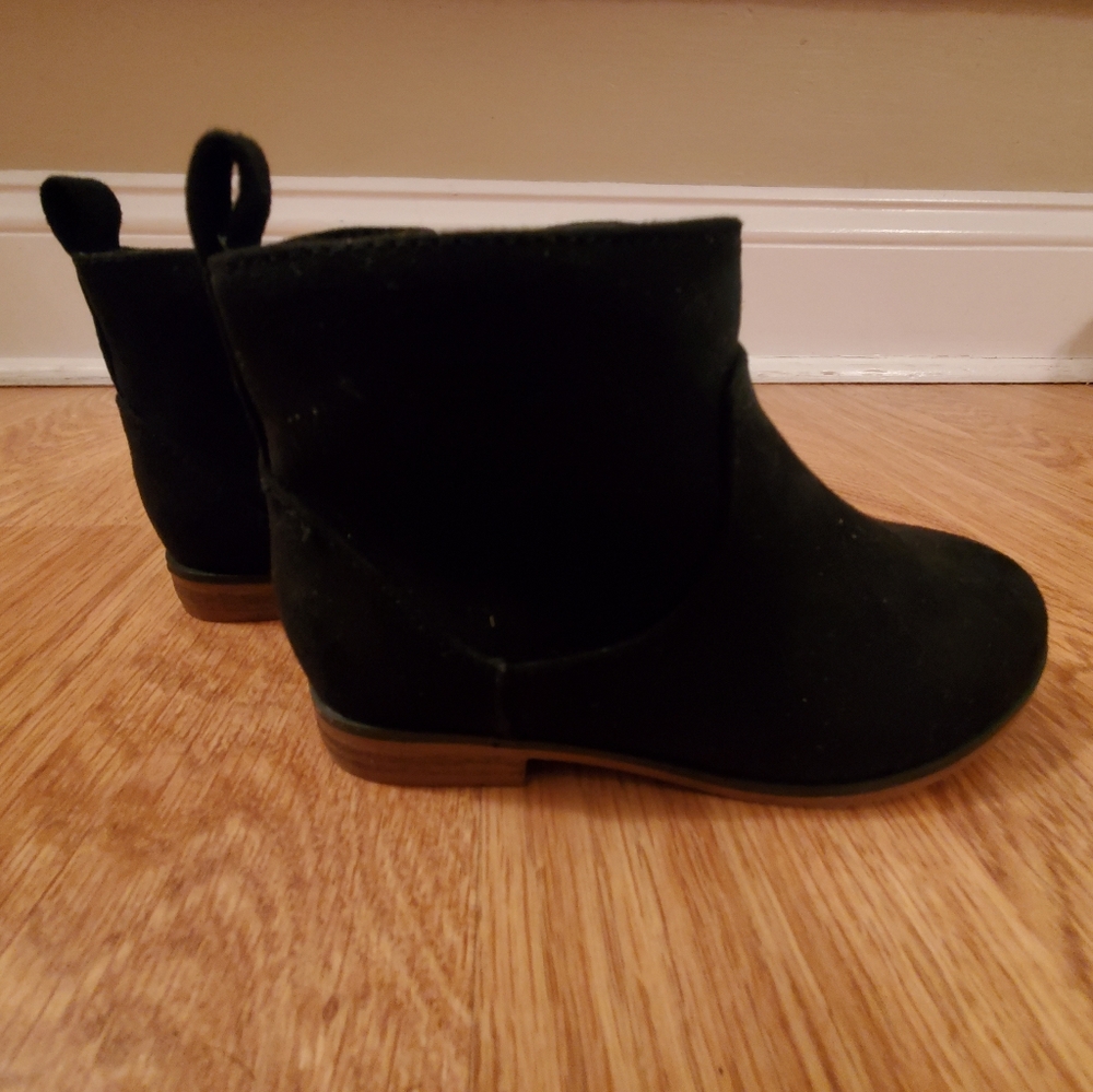 Cat & Jack black booties